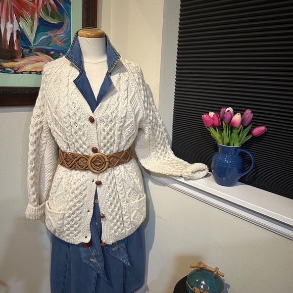 Fisherman Cable Sweater V-Neck Cardigan in Natural Creamy Wool by Almar Knits - Picture 2 of 13